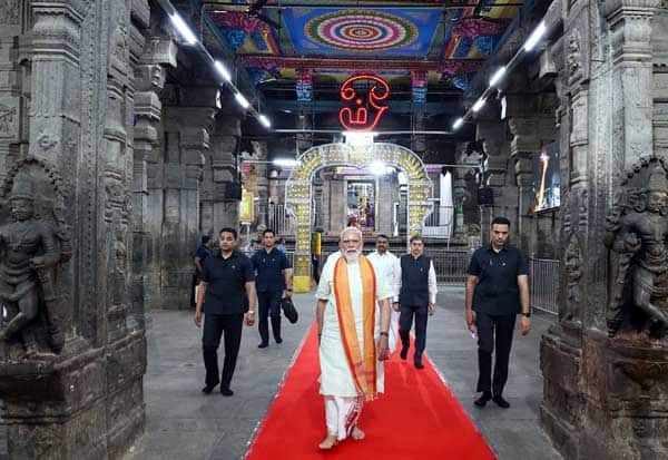 மதுரை திருப்பரங்குன்றம் சுப்பிரமணிய சுவாமி கோயிலில் தரிசனம் செய்த பிரதமர் மோடி.<br><br>