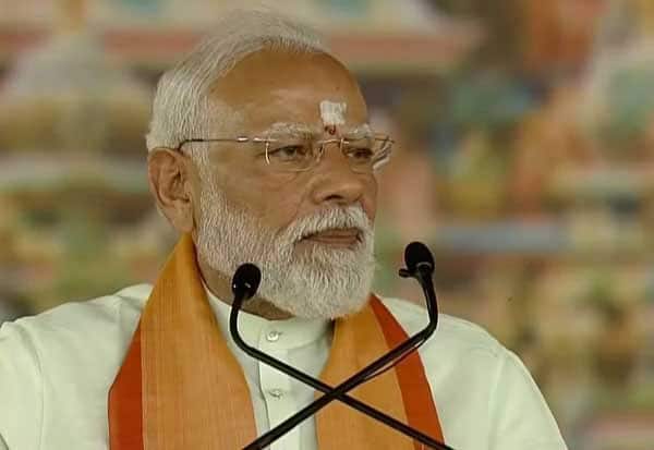மதுரையில் நடந்த தேஜ கூட்டணி பொதுக்கூட்டத்தில் பேசிய பிரதமர் மோடி<br><br>
