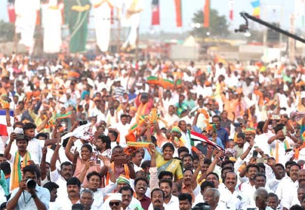   மதுரையில் பிரதமர் மோடி பங்கேற்ற தேஜ கூட்டணி கூட்டத்தில் கலந்து கொண்ட கூட்டத்தின் ஒரு பகுதி.