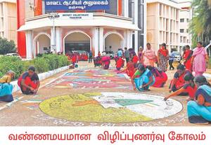 தஞ்சாவூர் கலெக்டர் அலுவலகத்தில், வாக்காளர்களுக்கு தேர்தல் ...