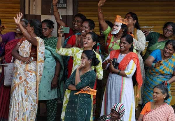  ரோடு ஷோவில் திரண்ட தொண்டர்கள்<br>