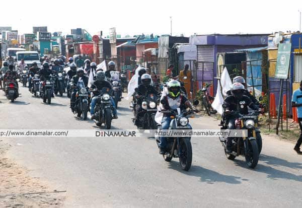 100 சதவீதம் ஓட்டுப்பதிவாகும் வகையில் பொதுமக்களிடம் விழிப்புணர்வு ஏற்படுத்த  இரு சக்கர வாகன பேரணி நடந்தது இடம் : பாலவாக்கம் கடற்கரை, சென்னை.<br>