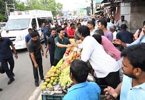 திருவண்ணாமலையில் இன்று காலை நடைப்பயிற்சியின் போது மக்களை சந்தித்து ...