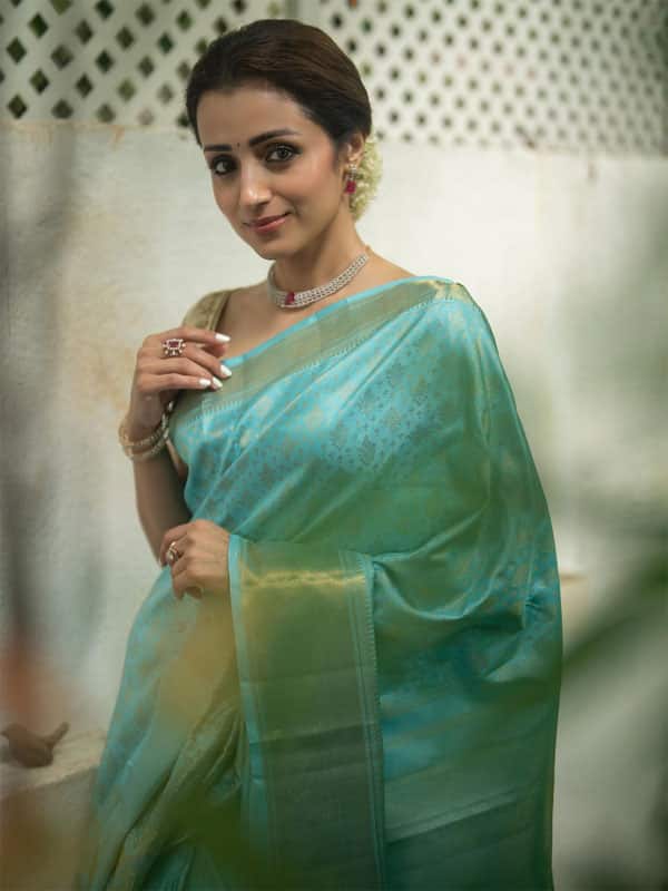 எம்மா நீ அழகம்மா... திரிஷா