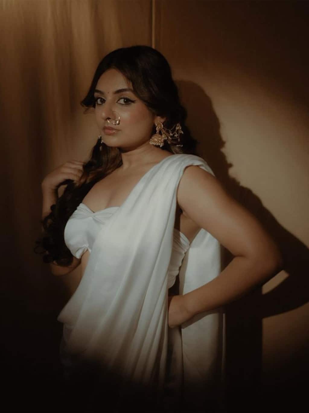 பால் வண்ண நிலவோ... எஸ்தர் அனில்