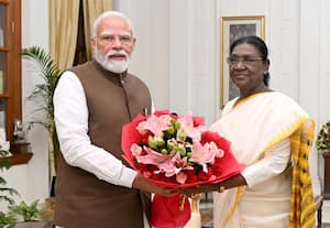 டில்லியில் ஜனாதிபதி மாளிகையில் ஜனாதிபதி திரவுபதி முர்முவை பிரதமர் மோடி ...