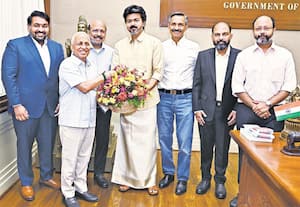  தினமலர் நிர்வாகத்தினர் நேற்று முதல்வர் விஜயை சென்னை தலைமைச் ...
