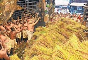 கேரளாவில் பிரசித்தி பெற்ற குருவாயூர் கிருஷ்ணர் கோவிலில்  இல்லம் நிறை ...