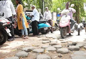 இந்த பாதையில் சாதாரண வாகனங்கள் ஓட்டிச் செல்வதே சிரமம். மாற்றுத் ...