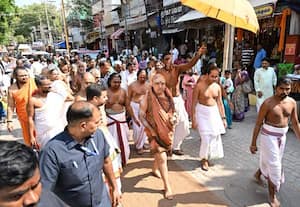 மதுரை மீனாட்சி அம்மன் கோவிலுக்கு தரிசனம் செய்ய வருகை தந்த காஞ்சி காமகோடி ...