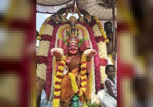உத்திரமேரூர் பஜனை கோவிலில், கருடசேவை விழாவில், நேற்று கருட வாகனத்தில் ...