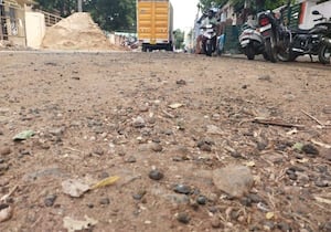 சிவகங்கை கோகுலேஹால் தெருவில் ரோடு குண்டும் குழியுமாக உள்ளது.
