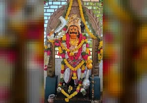 புரட்டாசி உற்ஸவத்தை முன்னிட்டு அலங்காரத்தில் மூலவர் கருப்பண்ண சுவாமி. ...