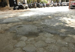 தினமலர் செய்தி எதிரொலியாக கலெக்டர் அலுவலகத்துக்குள் உள்ள மாவட்ட ...