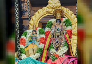 வெள்ளிக்கிழமை ஊஞ்சல் உற்ஸவத்தில் உற்ஸவர் பத்மாஸனித்தாயார், கல்யாண ...
