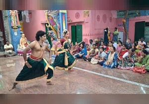 இரும்பை பால திரிபுரசுந்தரி கோவிலில் நவராத்திரி விழாவை யொட்டி நேற்றிரவு ...