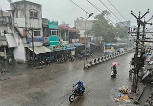 திருவண்ணாமலை மாவட்டம் ஆரணி சுற்றுவட்டாரப் பகுதிகளில், ஒரு மணி ...