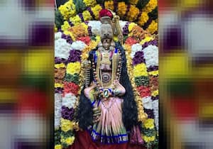 மதுரை மீனாட்சி அம்மன் கோயில் நவராத்திரி விழாவின் 5ம் நாளான நேற்று தபசு ...