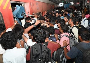ஆயுத பூஜை பண்டிகை தொடர் விடுமுறை காரணமாக சொந்த ஊர்களுக்கு செல்வதற்காக ...