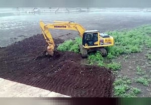 மதுரை மாரியம்மன் தெப்பக்குளம் வறண்டதை பயன்படுத்தி மீனாட்சி கோயில் ...