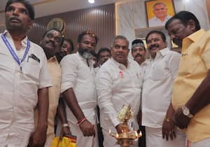 மதுரை கிழக்குத் தொகுதி எம்.எல்.ஏ., அலுவலகத்தை த.வெ.க., பொதுச் செயலாளரும், ...