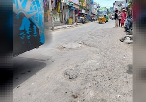 ராமேஸ்வரம் - தனுஷ்கோடி சாலை குண்டும் குழியுமாக உள்ளதால் விபத்து ஏற்படும் ...