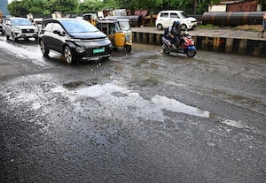  ஓ.எம்.ஆரில் அவசரகதியில் சாலை அமைத்து ரூ.40 கோடி வீணடிப்பு மழையில் சீரமைப்பு பணி செய்ததால் மீண்டும் சேதம்