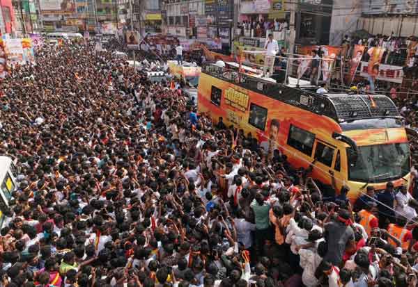 த.வெ.க., தலைவர் விஜயின் கரூர் பிரசார கூட்ட நெரிசலில்... 39 பேர் பலி : பெண்களும், குழந்தைகளும் அதிகளவில் உயிரிழந்த பரிதாபம்