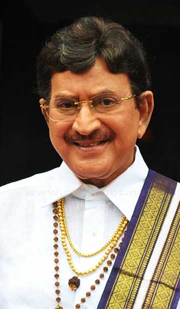 5 தலைமுறை கண்ட தெலுங்கு சினிமாவின் பன்முக கலைஞர் கிருஷ்ணாவின் வாழ்க்கை பயணம்