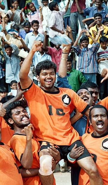 கில்லி ரீ-ரிலீஸ் : கொண்டாடி வரும் 2கே ரசிகர்கள்