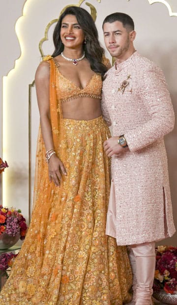 முகேஷ் அம்பானி இல்ல திருமணத்தில் அணிவகுத்த பாலிவுட் நட்சத்திரங்கள்