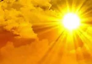 டில்லியில் வெப்ப அலை: மாணவர் கவலைக்கிடம்