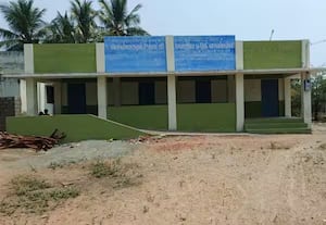 பயன்பாட்டிற்கு வராத பள்ளி கட்டடம் பொன்னகரத்தில் மாணவர்கள் அவதி