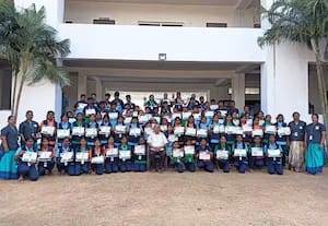 திருக்குறள் போட்டியில் சிறப்பிடம்; பள்ளி மாணவியருக்கு பாராட்டு