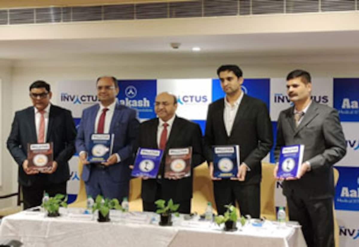 Aakash unveils Aakash Invictus for JEE Preparation