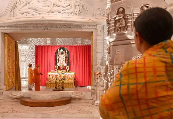 Smriti Irani worship at Ayodhya Ram temple  