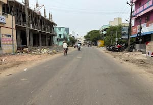 அண்ணனுார் சாலையில் வேகத்தடை வேண்டும்