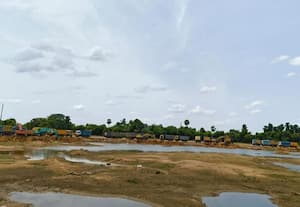 கொண்டமங்கலம் ஏரியில் மண் எடுப்பு தடுத்து நிறுத்திய வனத்துறையினர்