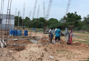 பழவேரி பழங்குடியின குடும்பங்களுக்கு ரூ.20 லட்சத்தில் வீடு கட்டுவது துவக்கம்