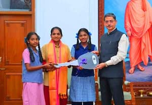 கவர்னரை கடவுளாக பார்க்கிறேன்; பெண் ஆட்டோ டிரைவர் நெகிழ்ச்சி