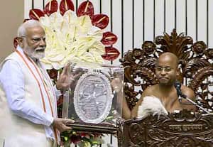  பிரதமர் மோடிக்கு  தர்ம சக்ரவர்த்தி  பட்டம் கொடுத்து கவுரவிப்பு
