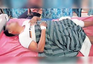வலது காலுக்கு பதிலாக இடது காலில் ஆபரேஷன்; விழுப்புரம் அரசு மருத்துவமனையில் அலட்சியம் 
