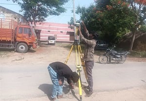 பசுமை விரைவு சாலை திட்டத்திற்கு கிராமங்களில் அளவிடும் பணி துவக்கம்