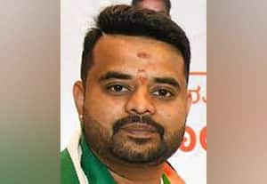 விசாரணை நீதிமன்றத்தை அணுக பிரஜ்வலுக்கு ஐகோர்ட் உத்தரவு