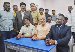 முதல்வருக்கு வானளாவிய அதிகாரம் வந்துடுமா? மஹா., கவர்னர் ராதாகிருஷ்ணன் கேள்வி