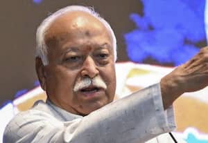   75 வயதில் தலைவர்கள் ஓய்வு பெற வேண்டும் :  மோகன் பகவத் பேச்சால் கலகலக்கும் அரசியல் களம்