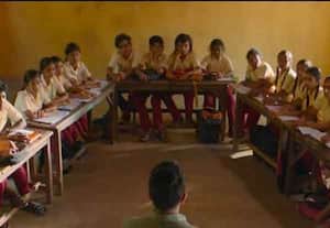 பள்ளிகளில்  ப  வடிவில் இருக்கை வசதி: உத்தரவை நிறுத்தி வைத்தது தமிழக அரசு 