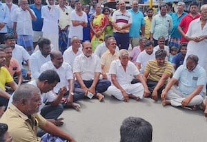 மின்தடையை கண்டித்து சாலை மறியல்