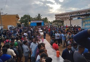  அதிகாலை 4:00க்கே பிரியாணி விற்பனை; 6:00 மணிக்கு திறக்க போலீசார் அறிவுரை