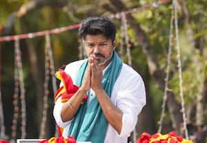 தி.மு.க.,வின் 'பி டீம்' விஜய்;  அ.தி.மு.க.,வை உஷார்படுத்த பா.ஜ., திரட்டிய பகீர் தகவல்